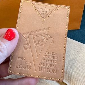 New card holder. Never used. Comes in dust bag.